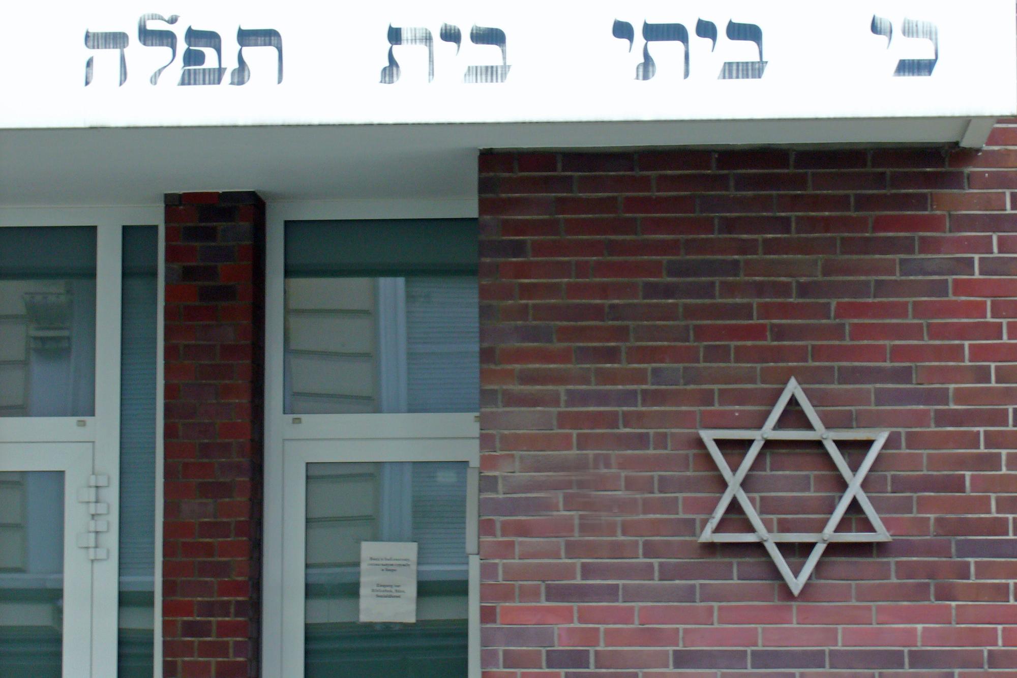 Der Davidstern an der Fassade der Synagoge in Mönchengladbach.
