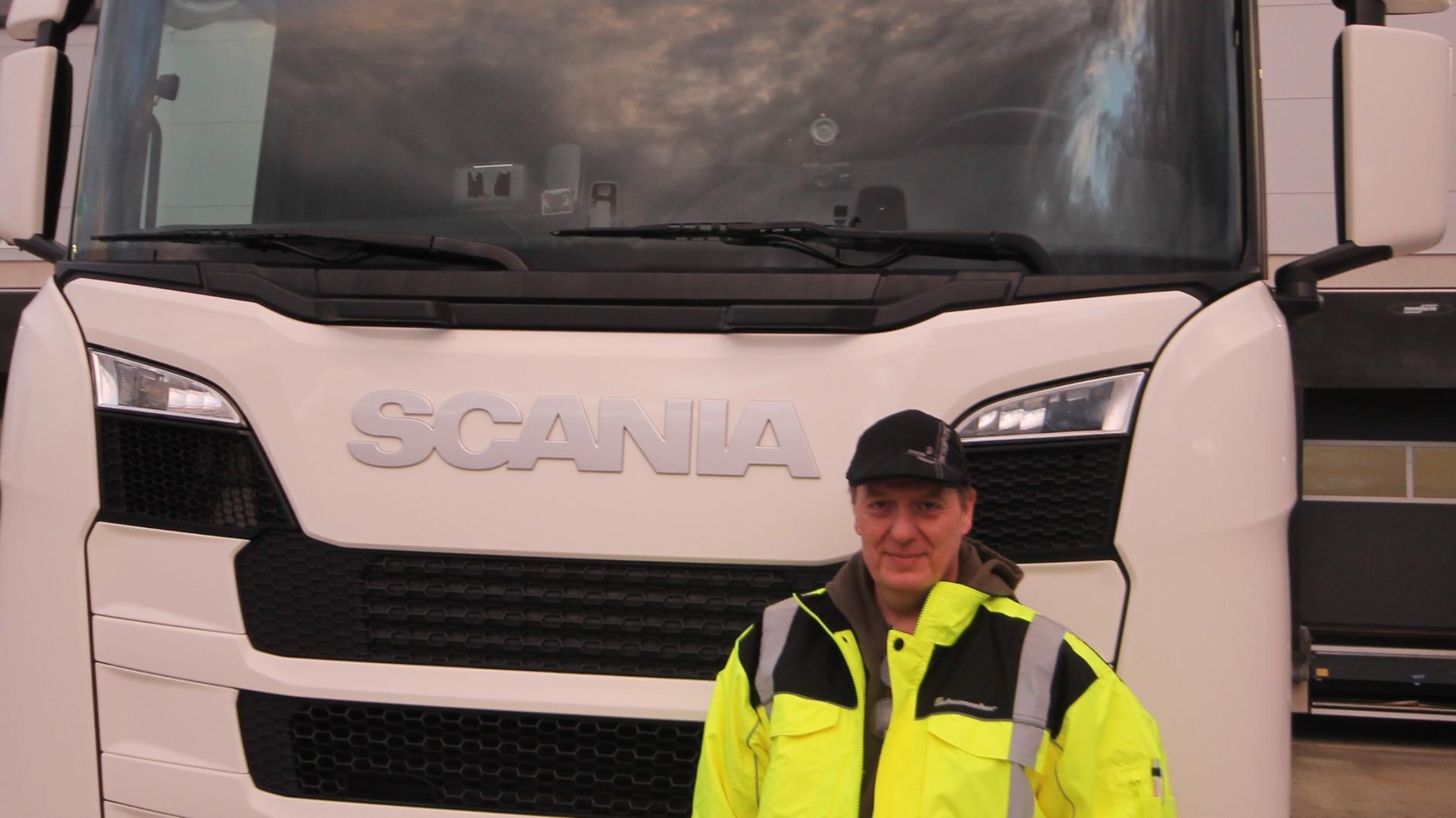 Seit 24 Jahren ist Thomas Schmitz Lkw-Fahrer.  Inzwischen fährt der Vater von zwei Kindern die Kurzstrecke.