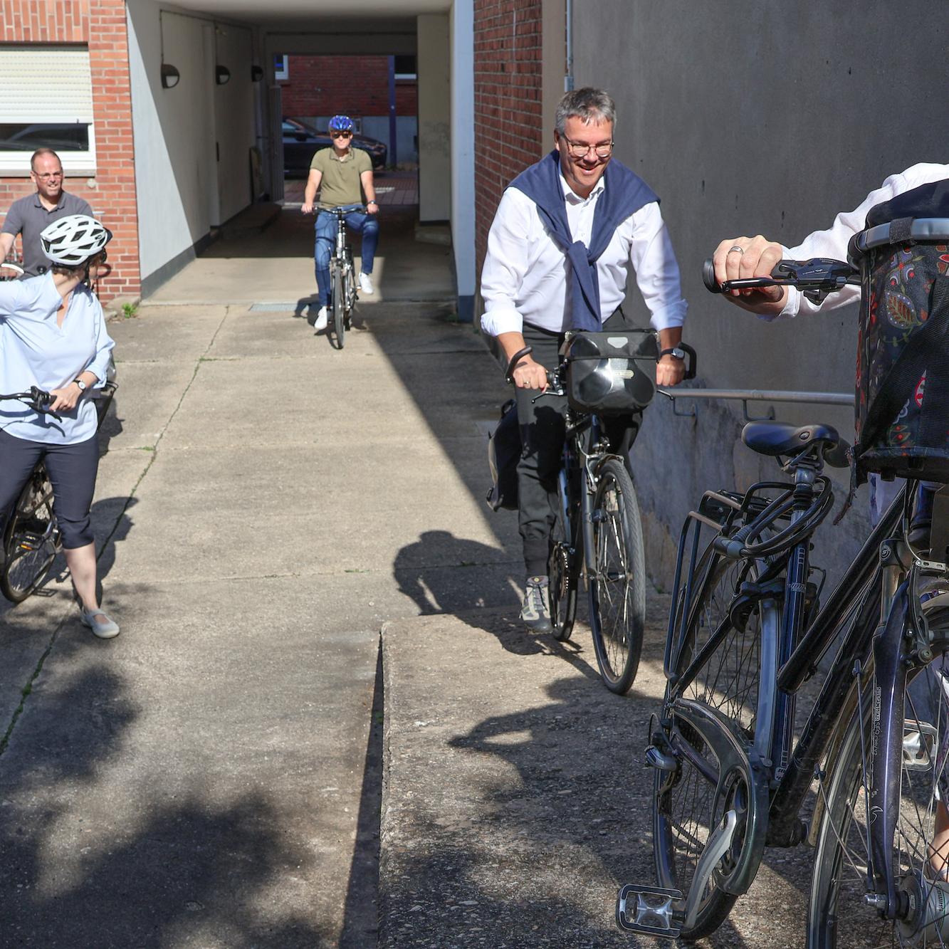 Per Rad machte sich die Delegation der Fachverbände SKF Jülich, In Via Düren-Jülich und SKF Düren auf den Weg durch die Region Düren.