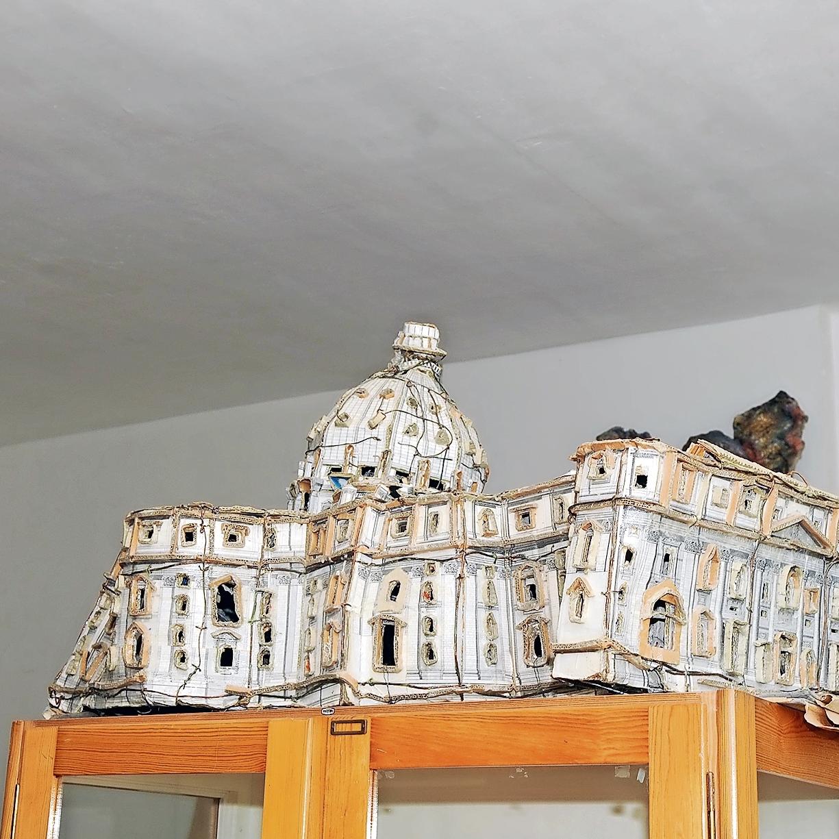 So sieht der Künstler den Petersdom in Rom: etwas aus der Form geraten.