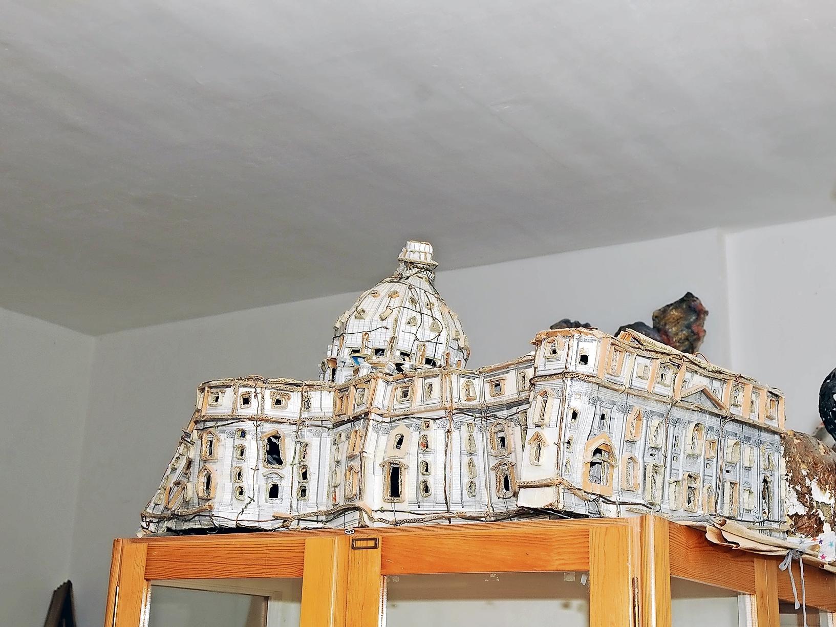 So sieht der Künstler den Petersdom in Rom: etwas aus der Form geraten.