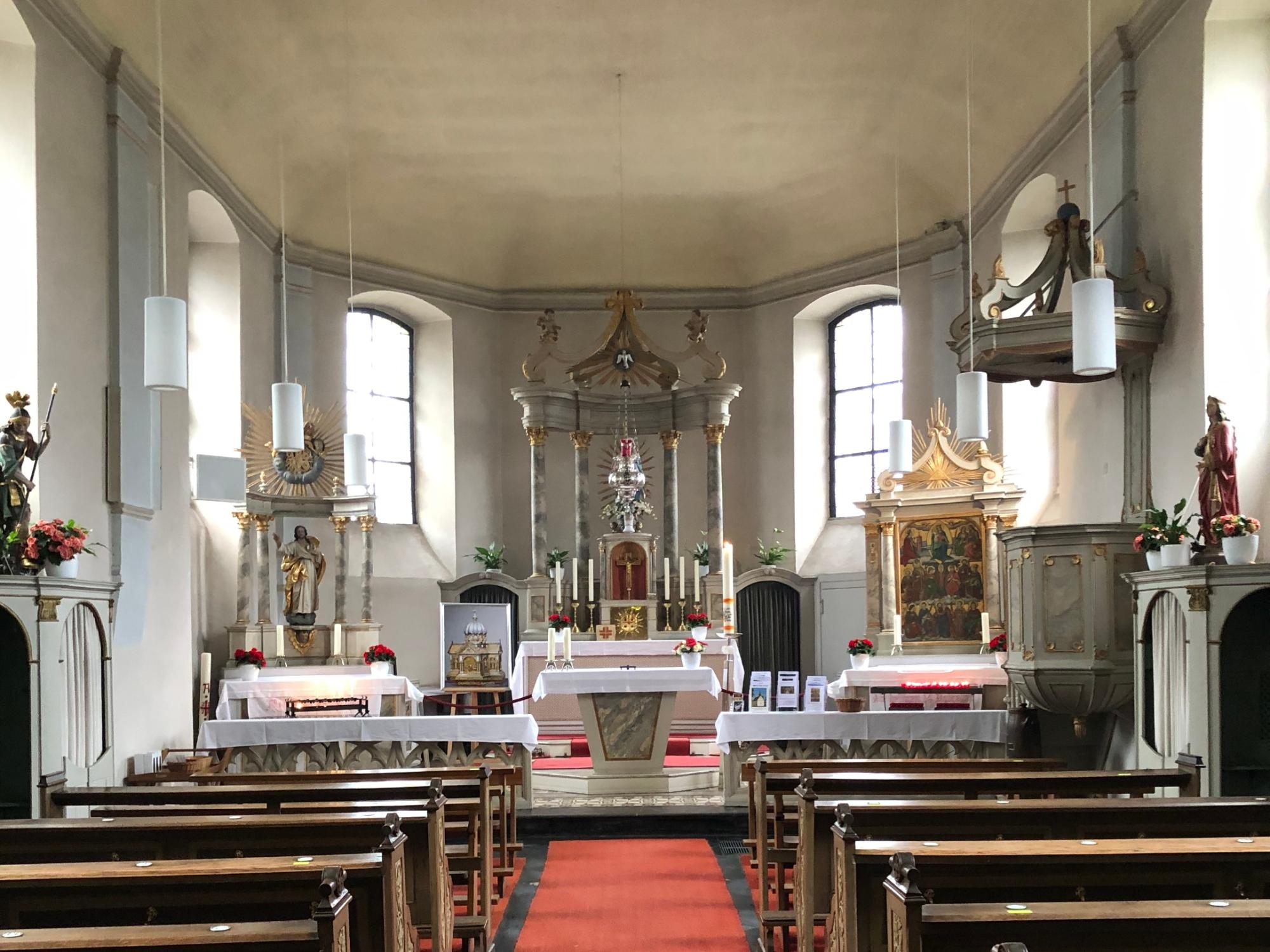 Eine Woche lang ist die kleine Kirche St. Georg in Neuenhoven Mittelpunkt der Wallfahrt. Seit über 640 Jahren gibt es die Oktav.