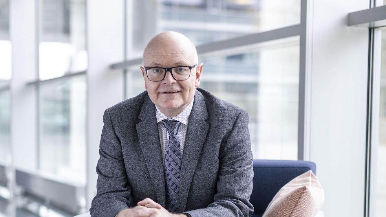 Karlheinz Ruckriegel war bis zu seiner Emeritierung Professor für Volkswirtschaftslehre.