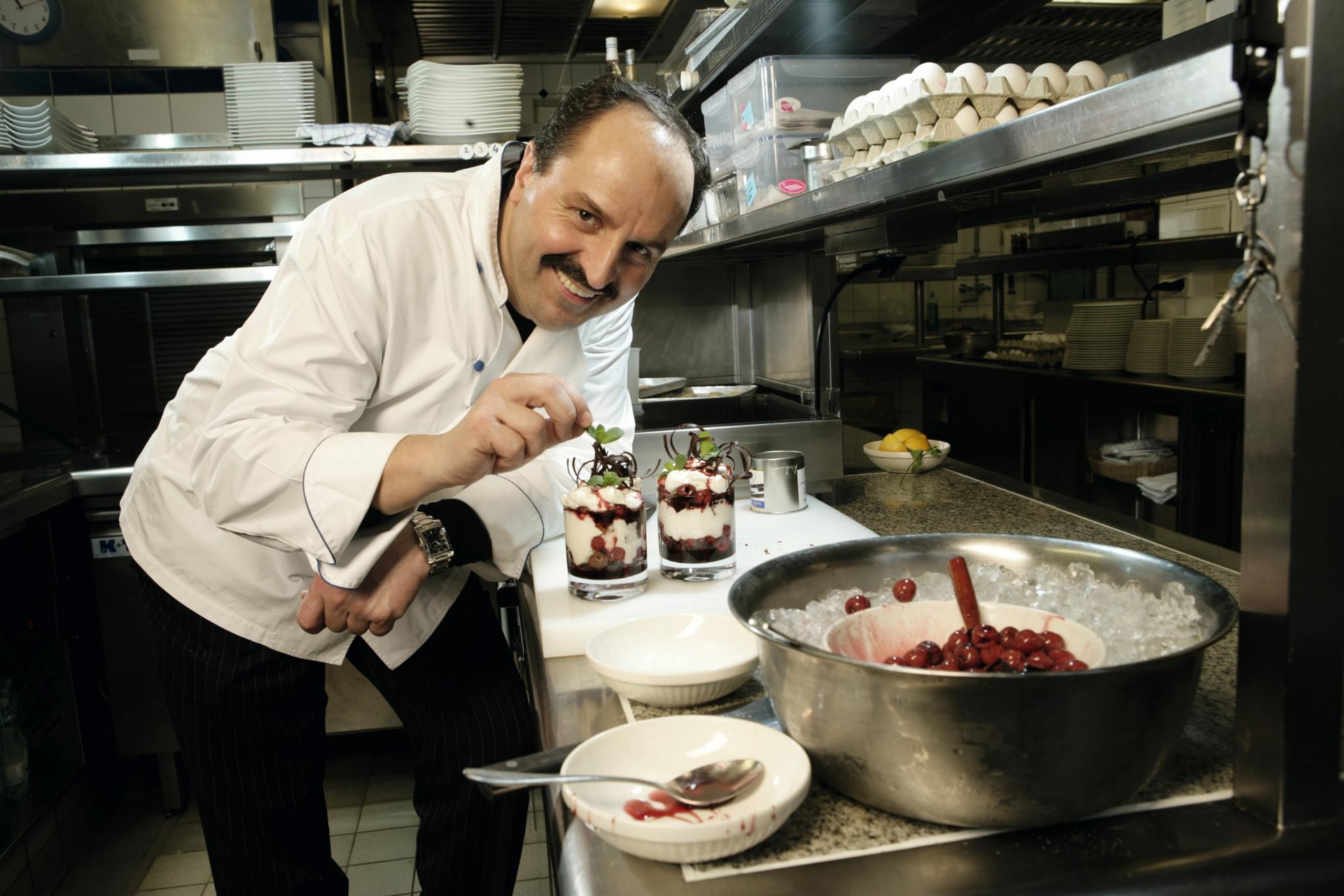 Starkoch Johann Lafer blickt auf eine über 40-jährige, einzigartige kulinarische Karriere zurück.