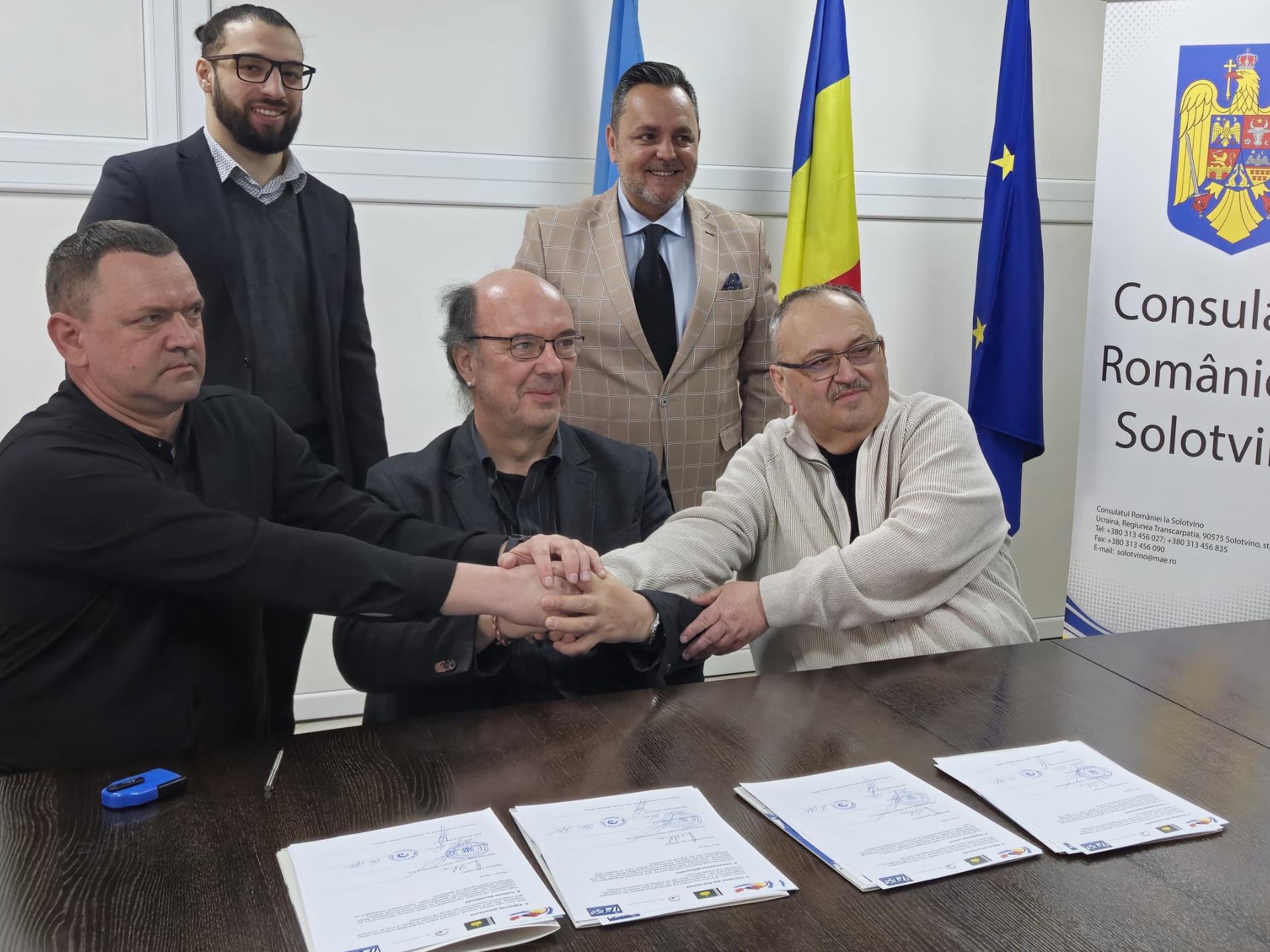 Ein Netzwerk von Partnern unterstützt bedrängte Menschen, unterstützt Wiederaufbau und richtet den Blick in eine hoffentlich friedliche Zukunft