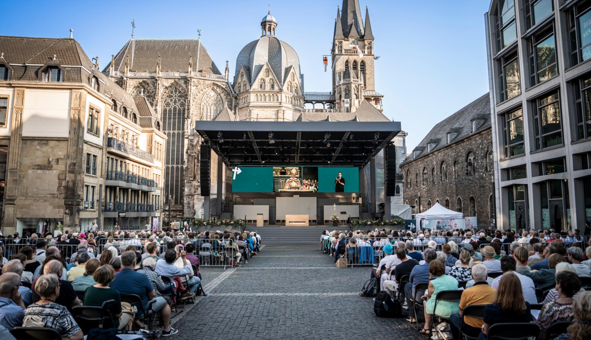 Pilgermesse auf dem Katschhof (11. Juni 2023, 11 Uhr) (c) Domkapitel Aachen - Christian van't Hoen