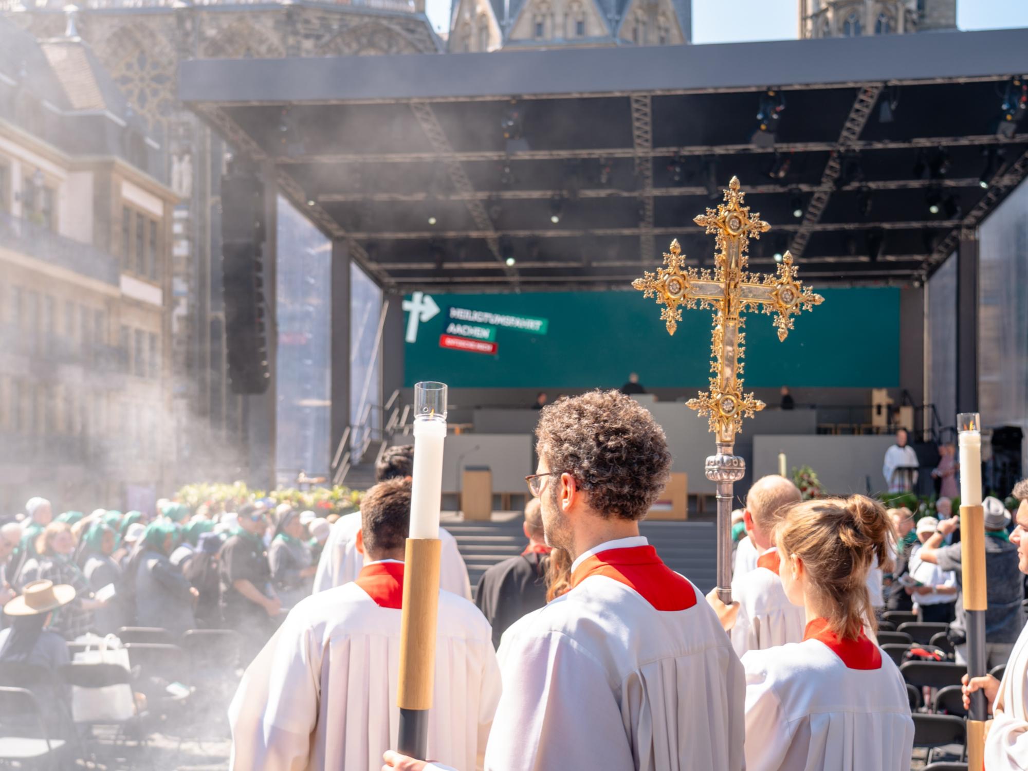 Pilgergottesdienst auf dem Katschhof (c) Domkapitel Aachen - Niklas Birk