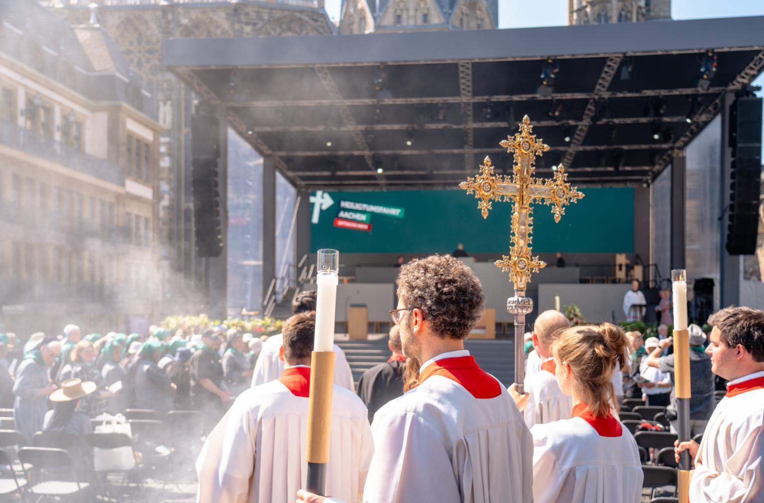 Pilgergottesdienst auf dem Katschhof (c) Domkapitel Aachen - Niklas Birk