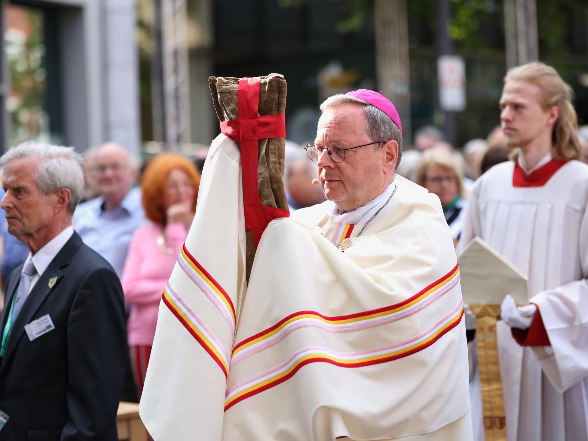 Bischof Bätzing: „Du selbst bist der beste Grund, in der Kirche zu bleiben“ (c) Domkapitel Aachen - Andreas Steindl