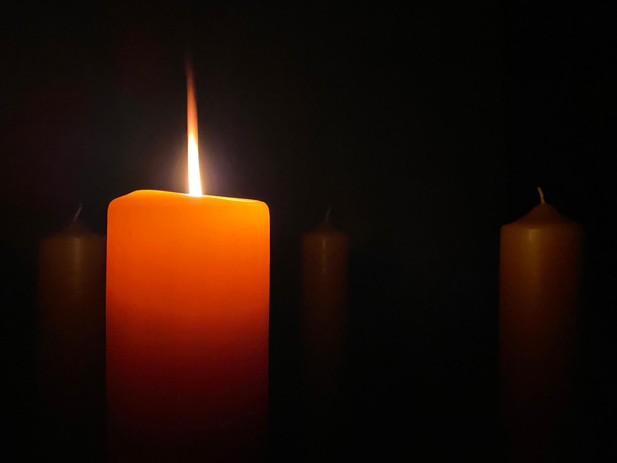 Kerze im Advent