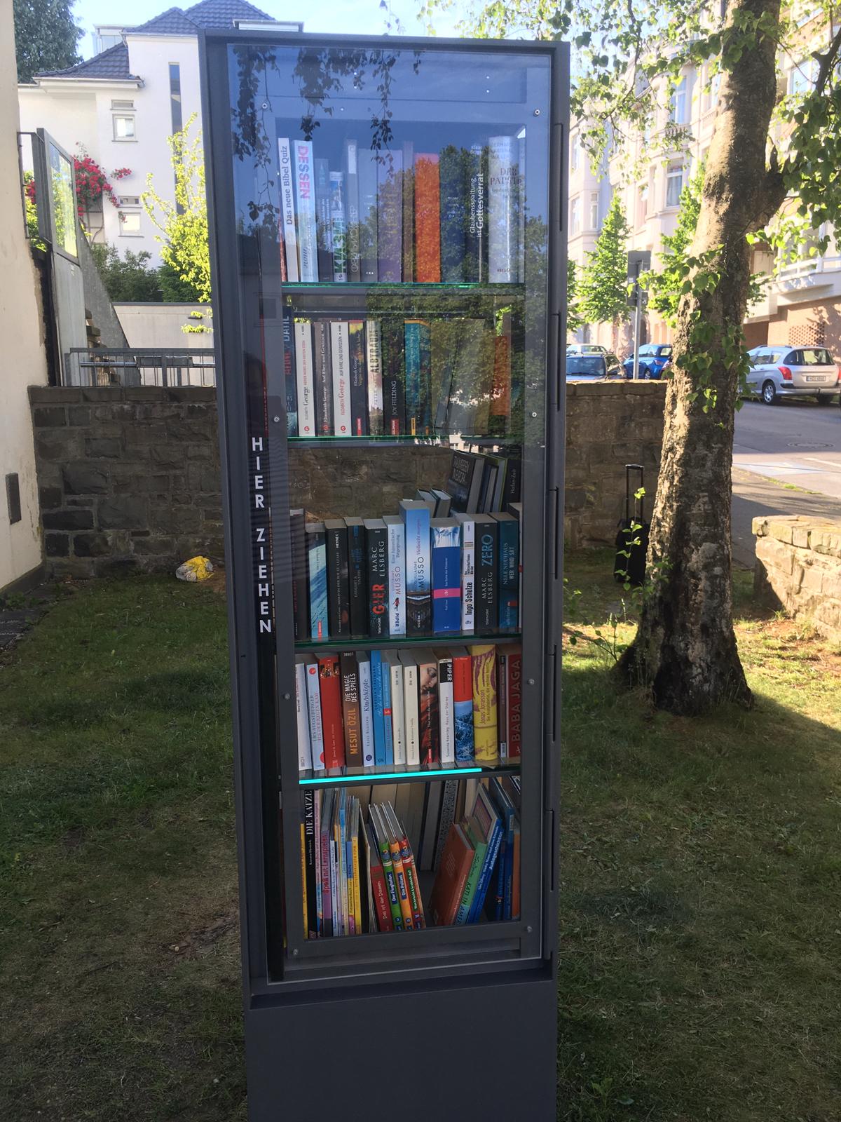 Bücherschrank