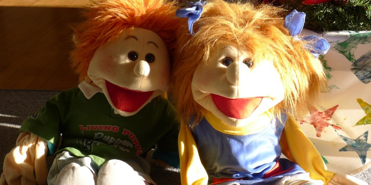 Tim und Lotta sind beim Kleinkindergottesdienst dabei