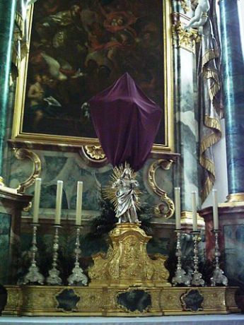 Verhülltes Kreuz; St. Martin Tannheim (BW)