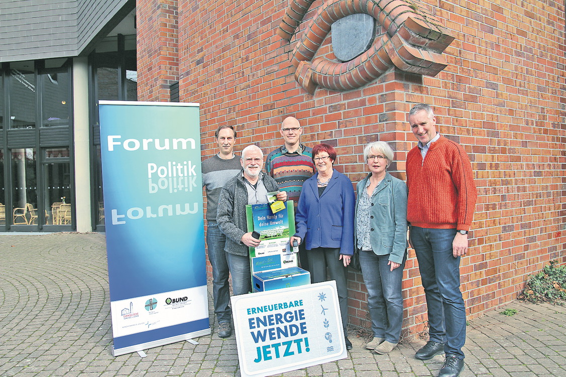 Gemeinsam in Sachen Politik unterwegs: Pfarrer Hans-Otto von Danwitz, Elke Bennetreu, Monika Ollig, Pfarrer Dirk Siedler, Walter Jordans und Elmar Farber (von rechts).