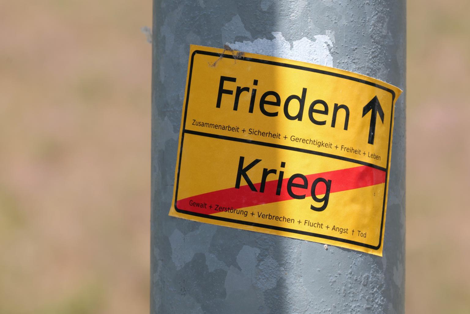 Krieg und Frieden (c) peter_weidemann_pfarrbriefservice