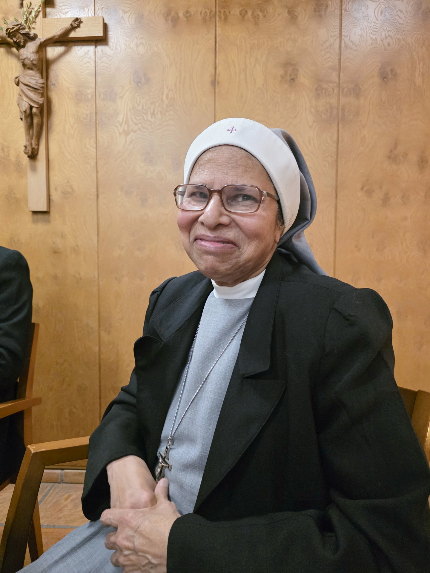 „Wie eine leibliche Schwester“, „Engel für die Menschen“, „Radikale Nachfolgerin Christi“: Mit diesen und anderen Attributen wurde die indische Ordensschwester Rose Mapranathhukaran Kunjuvareed (73) in Mechernich verabschiedet.