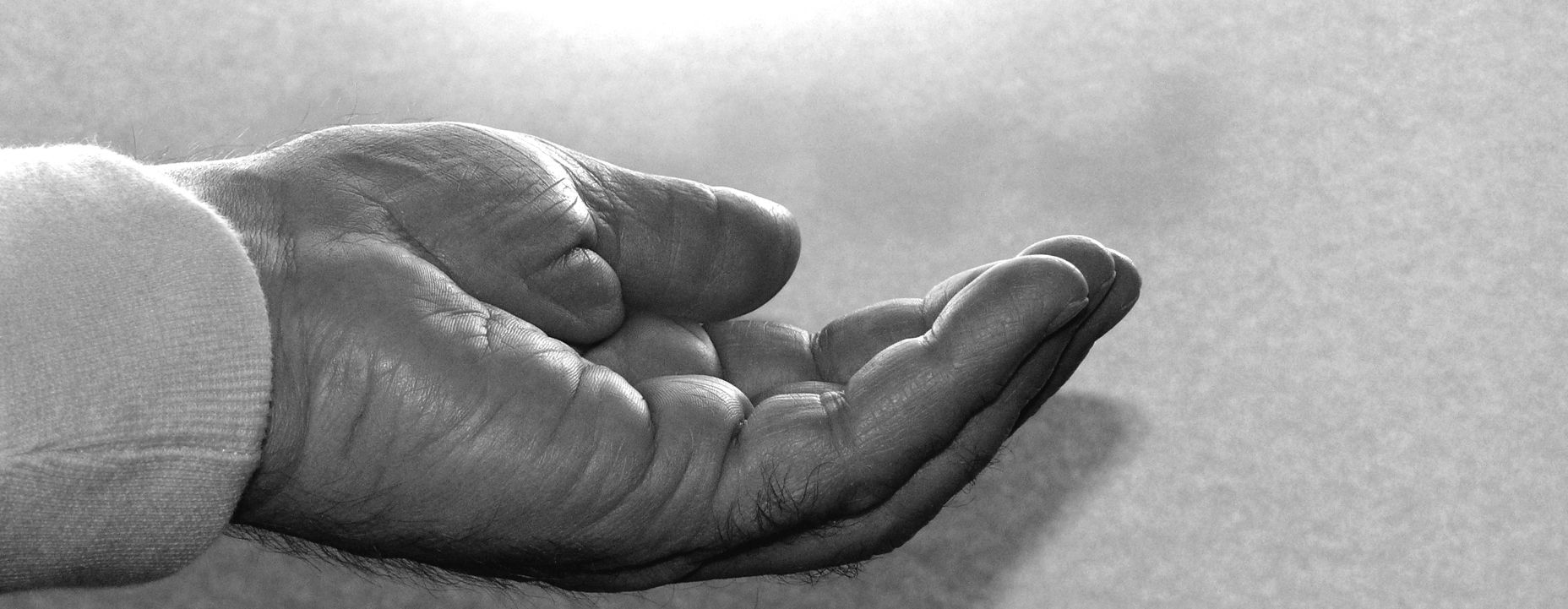636264_offene-hand-i_luxs_pixelio