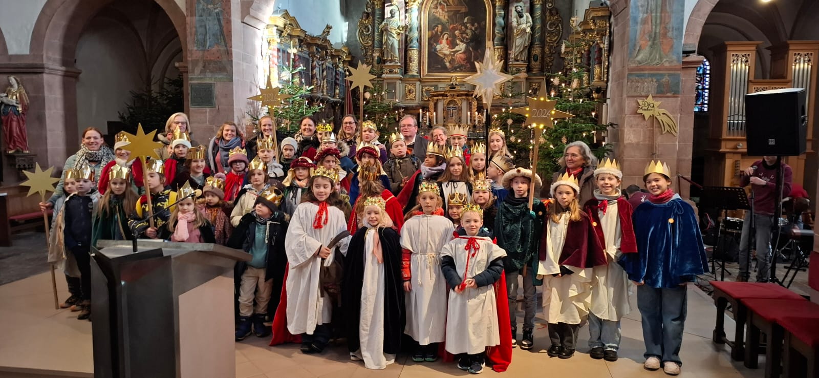 Viele kleine und große Sternsinger:innen