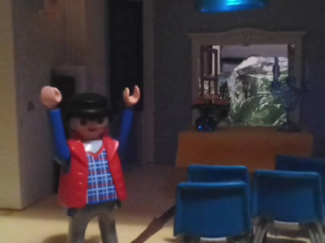 Playmobilmännchen hebt beide Arme hoch