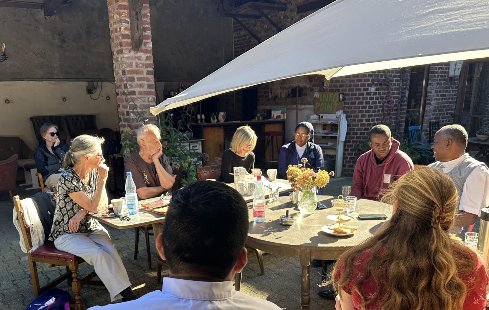 Treffen im Cafe Nr. 5