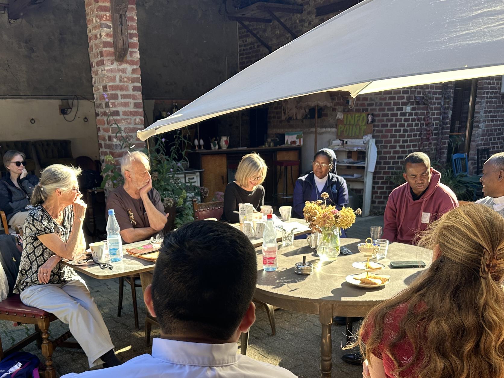 Treffen im Cafe Nr. 5