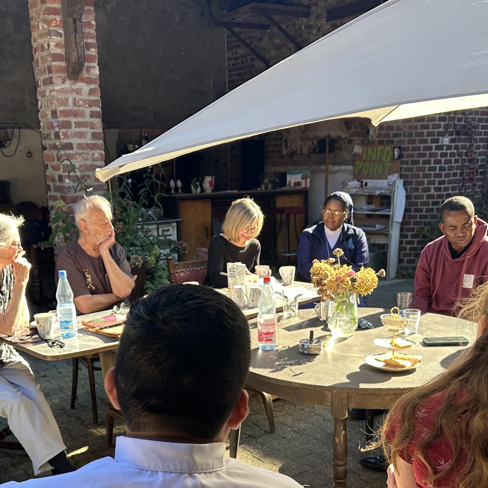 Treffen im Cafe Nr. 5
