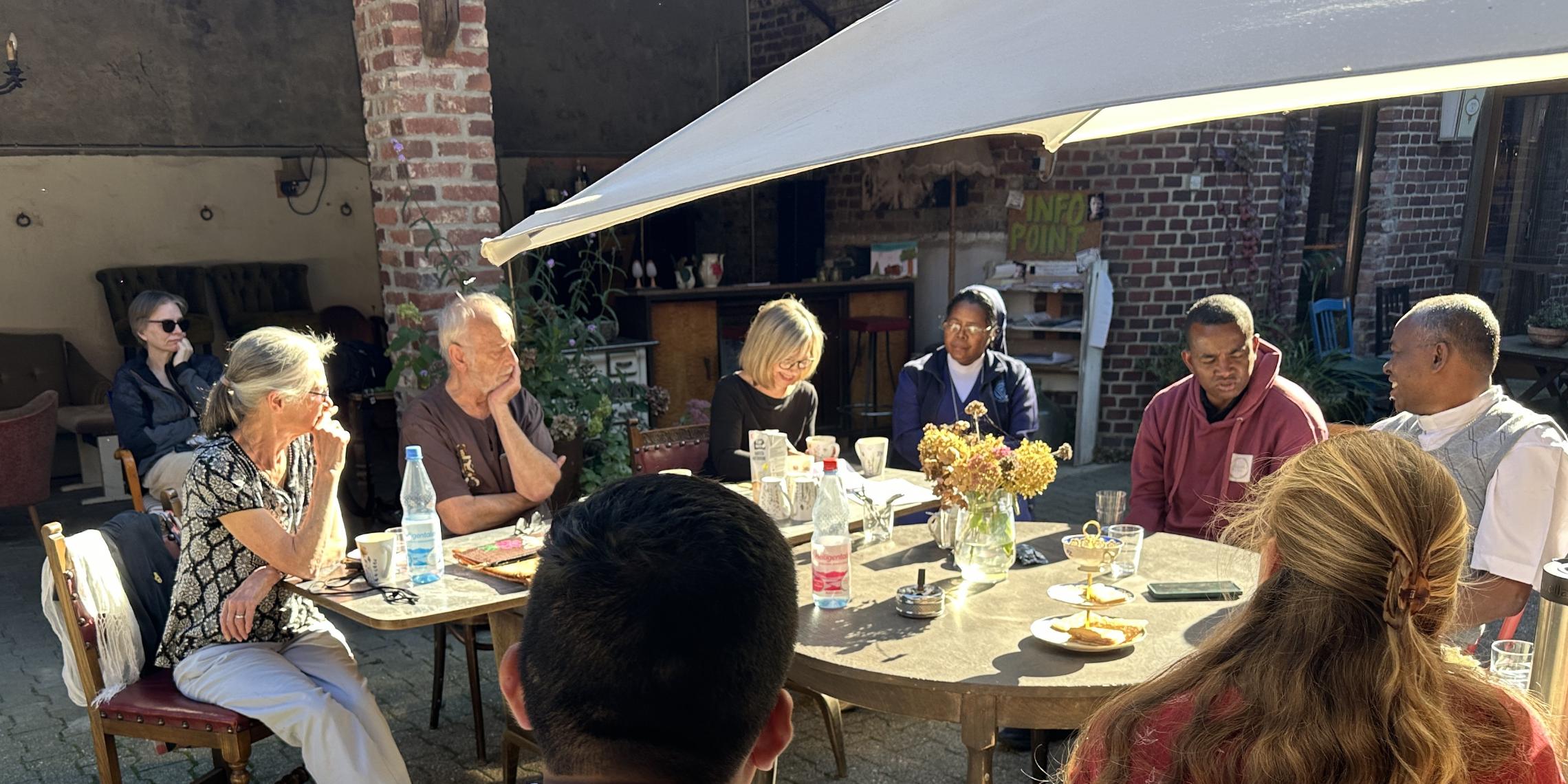 Treffen im Cafe Nr. 5