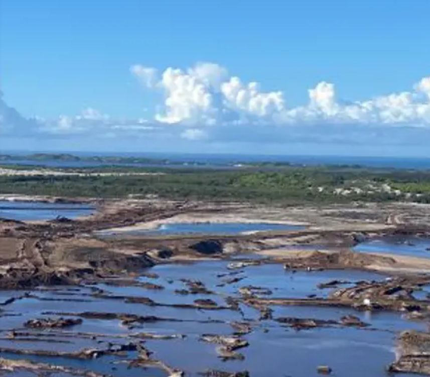 giant Rio Tinto (c) Leighd..