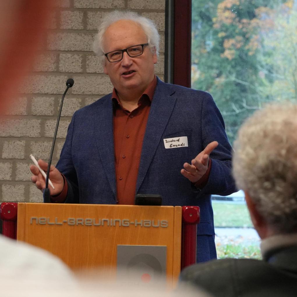 Prof. Bernhard Emunds schlug Brücken vom Synodenbeschluss 1975 in die Arbeitswelt von heute.