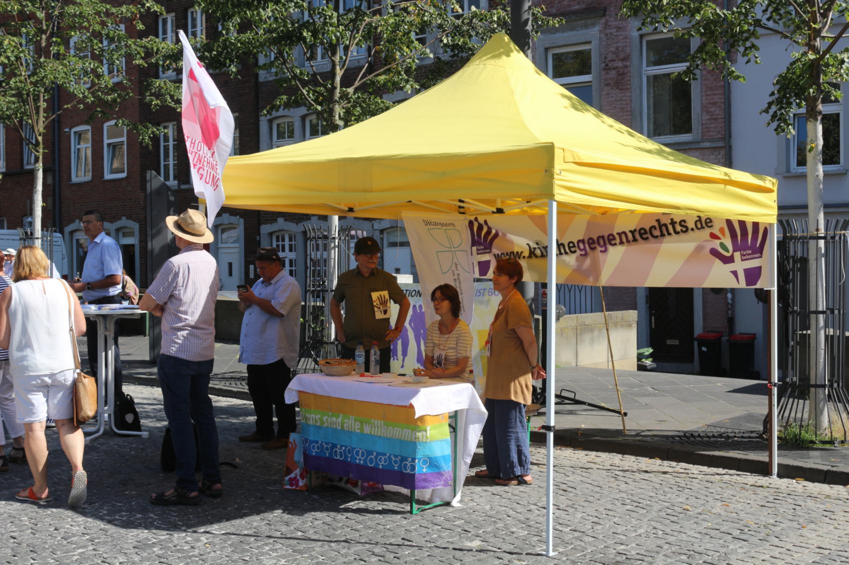 Infostand des Diözesanrates (c) Andris Gulbins